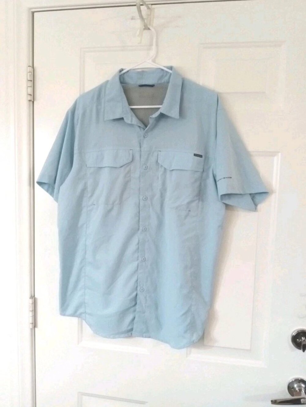 Columbia Sportswear Mens L Omni Shade Button Down Short Sleeve Shirt Light Blue